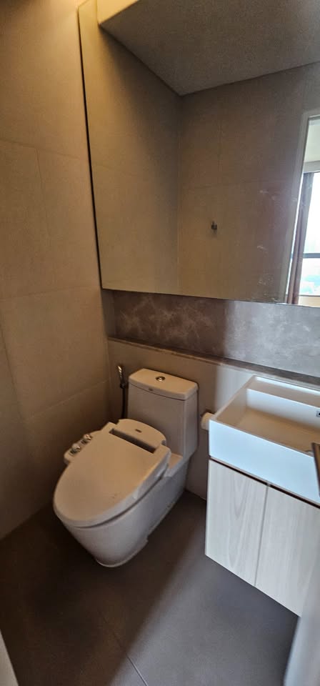 2-Bed, 1-Bath, 54 sqm Condo at The Lumpini 24 for Rent, 40K THB, Near Phrom Phong BTS, Fully Furnished, Modern Living in Sukhumvit 24, Bangkok