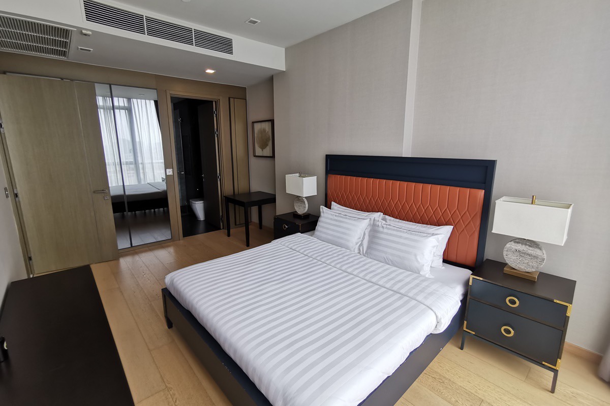 Luxury 2-bed, 3-bath 125 sqm condo at The Monument Thonglor. Pet-friendly, high floor, world-class amenities. For rent at ฿150,000/month. Contact us today!