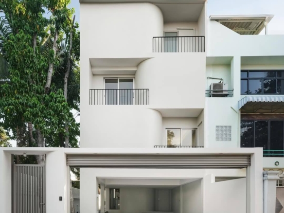 Fully furnished 500 sqm home office in Phahon Yothin-Ratchadapisek for sale at 29MB or rent at 170,000 THB. Prime location, ready to move in.