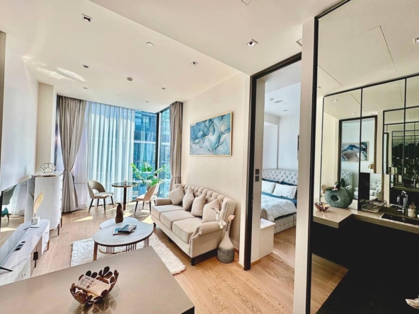 Luxury 1-bed condo for rent at 28 Chidlom (45 sqm). Prime location near Central World. Infinity pool, gym, sauna. Rent from 68,000 THB/month.