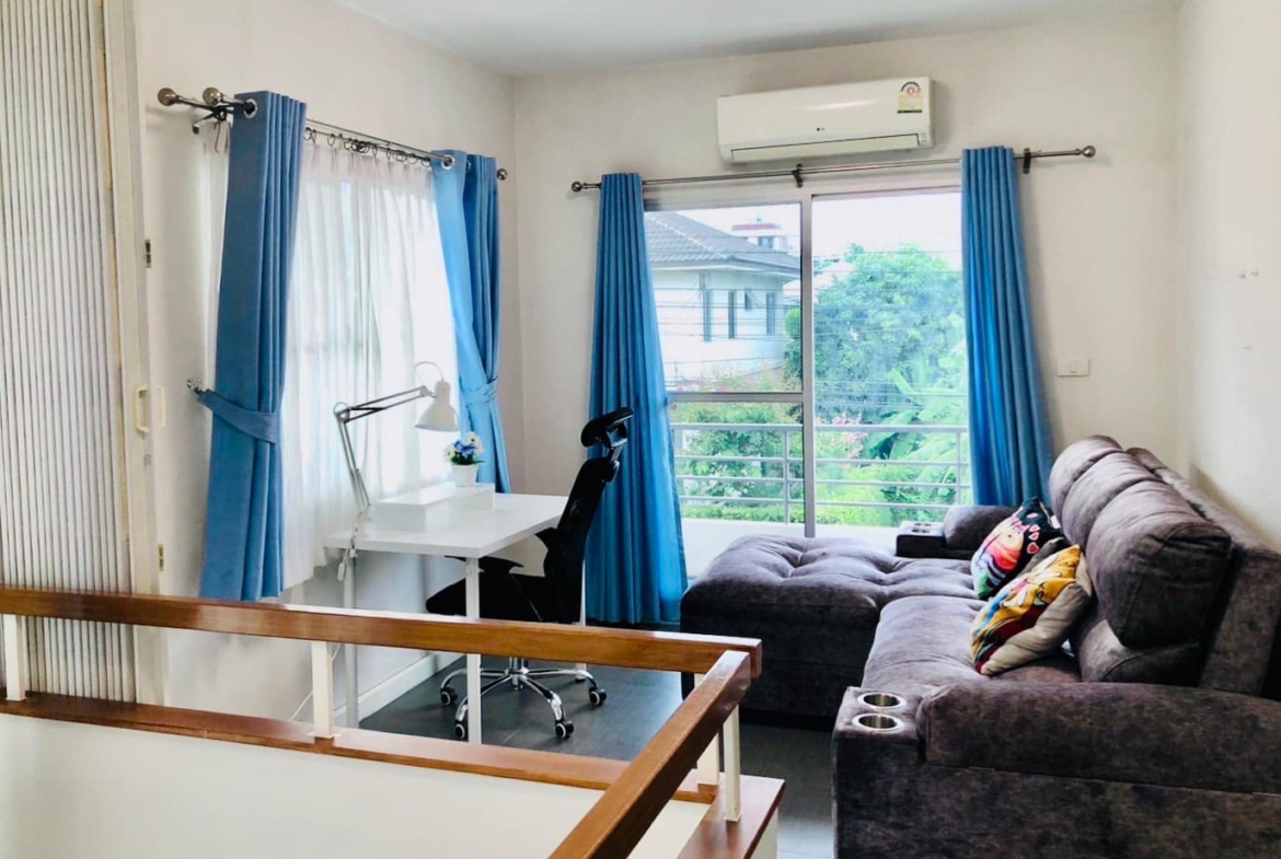 Spacious 3-bed, 4-bath detached house for rent in Bangna, 220 sqm, newly renovated with full furnishings. Located in Siwalee Bangna project. Rent: 39,500 THB/month.