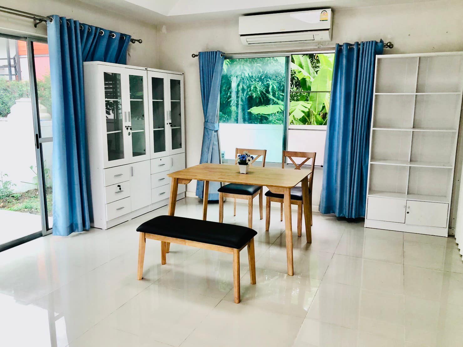 Spacious 3-bed, 4-bath detached house for rent in Bangna, 220 sqm, newly renovated with full furnishings. Located in Siwalee Bangna project. Rent: 39,500 THB/month.