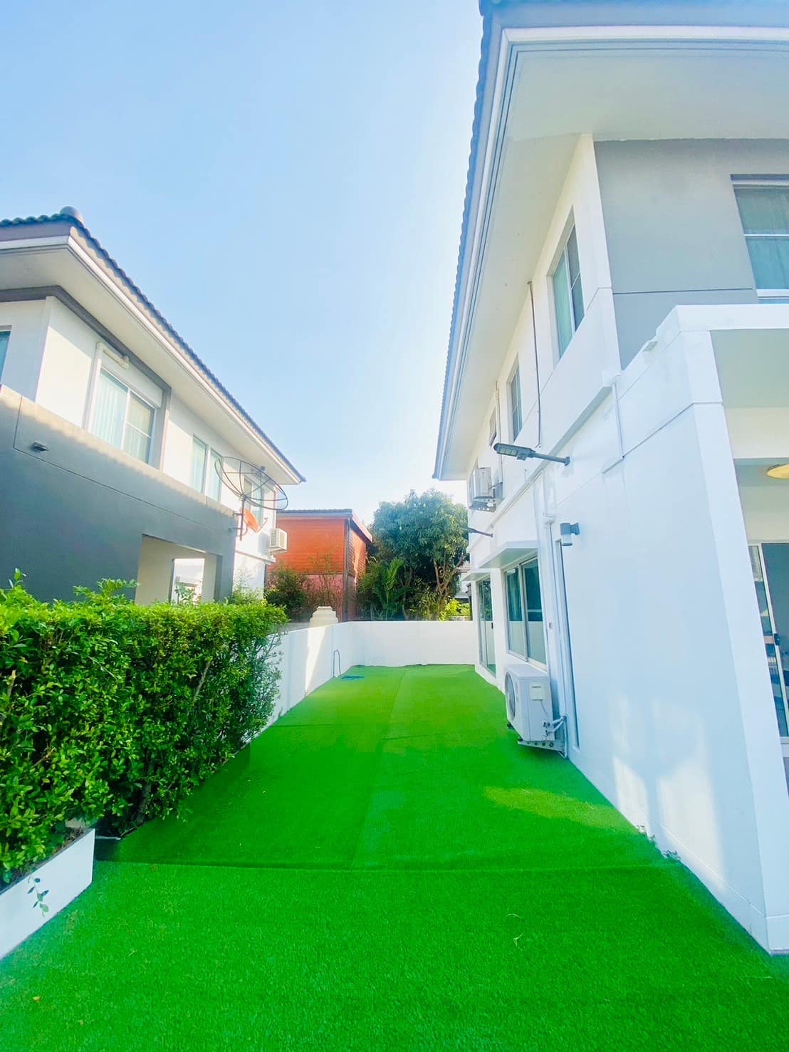 Spacious 3-bed, 4-bath detached house for rent in Bangna, 220 sqm, newly renovated with full furnishings. Located in Siwalee Bangna project. Rent: 39,500 THB/month.