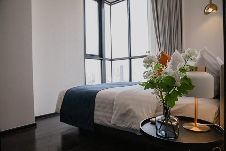 Luxury 2-bed condo at Park Origin Thonglor. 45 sqm, fully furnished, smart home system, premium facilities. Near BTS Thong Lor & Ekkamai. Rent: 62,000 THB/month.