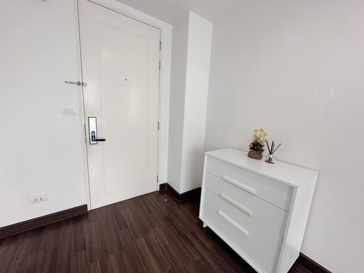 2-Bedroom, 2-Bathroom Condo, 70 sqm at D65 Sukhumvit Soi 65, Near Ekkamai BTS, For Rent 30,000 THB/month