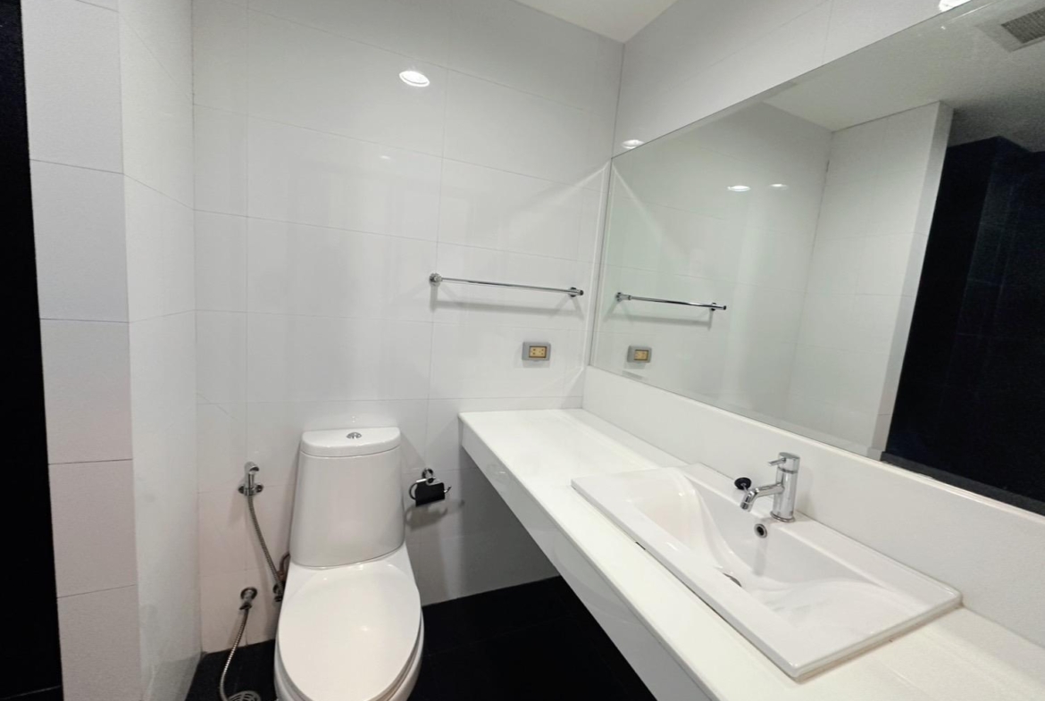 2-Bedroom, 2-Bathroom Condo, 70 sqm at D65 Sukhumvit Soi 65, Near Ekkamai BTS, For Rent 30,000 THB/month