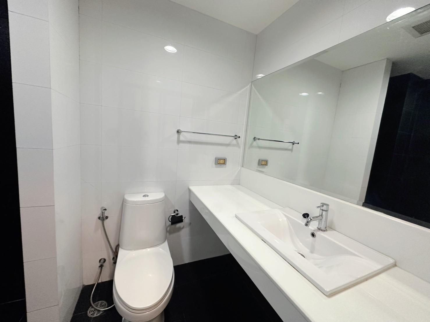 2-Bedroom, 2-Bathroom Condo, 70 sqm at D65 Sukhumvit Soi 65, Near Ekkamai BTS, For Rent 30,000 THB/month