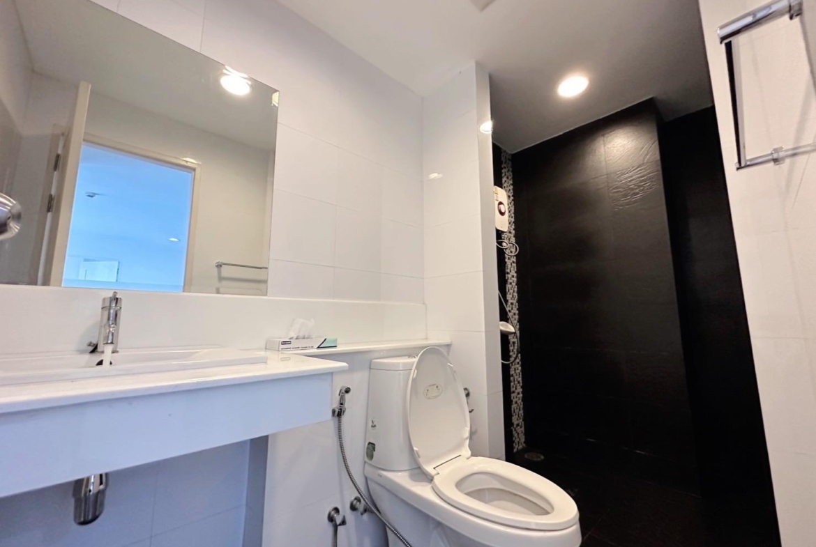 2-Bedroom, 2-Bathroom Condo, 70 sqm at D65 Sukhumvit Soi 65, Near Ekkamai BTS, For Rent 30,000 THB/month