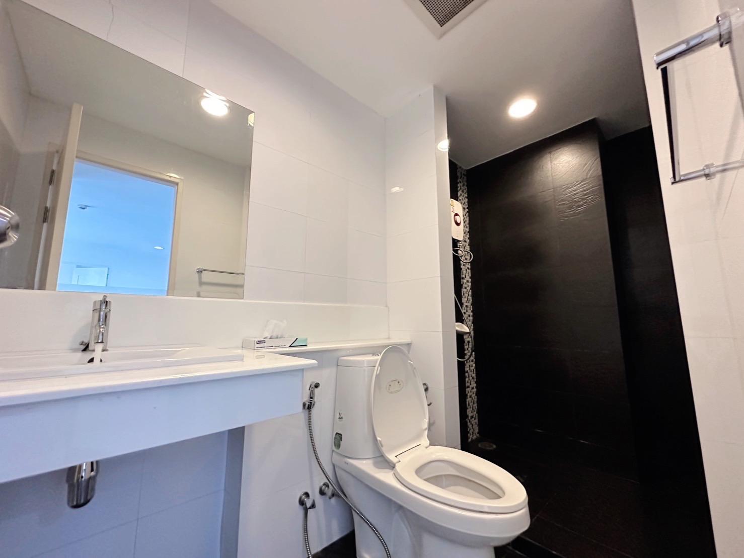 2-Bedroom, 2-Bathroom Condo, 70 sqm at D65 Sukhumvit Soi 65, Near Ekkamai BTS, For Rent 30,000 THB/month