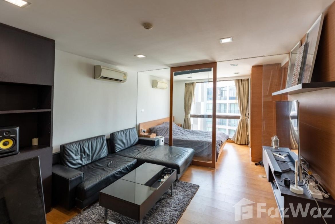 1-bedroom, 1-bathroom 38sqm condo at XVI The Sixteenth in Khlong Toei. For sale at 4.6M THB. Prime location near MRT. Contact us for details!