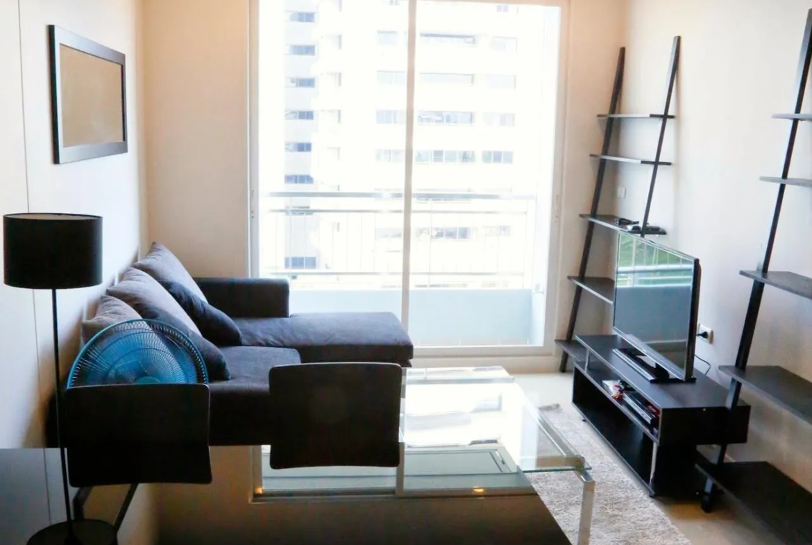 Spacious 1-Bedroom, 1-Bathroom condo at Circle Petchaburi. 47 sqm. For sale at 4,700,000 THB. Convenient location with premium amenities. Schedule a viewing today!