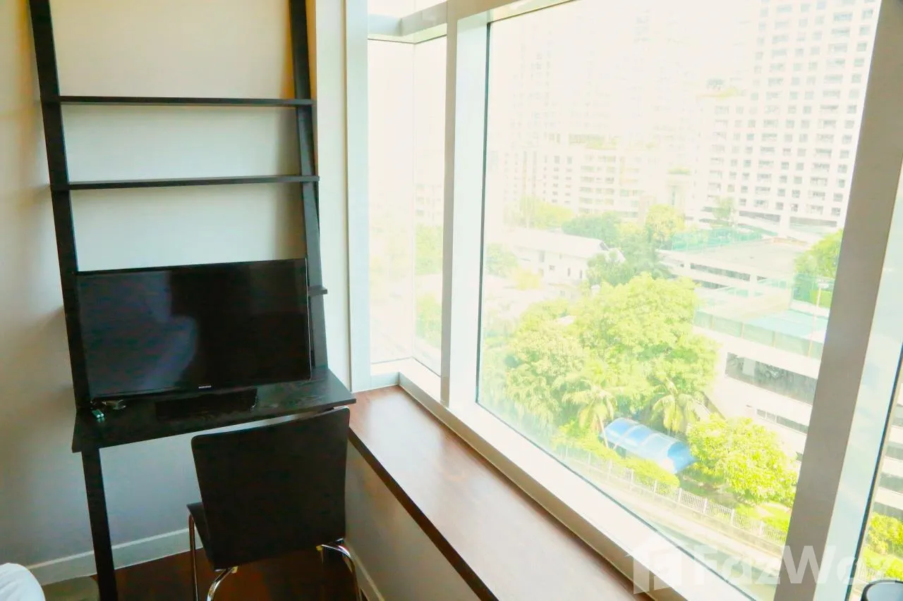 Spacious 1-Bedroom, 1-Bathroom condo at Circle Petchaburi. 47 sqm. For sale at 4,700,000 THB. Convenient location with premium amenities. Schedule a viewing today!