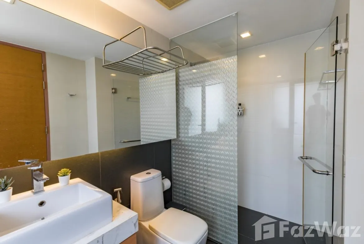 1-bedroom, 1-bathroom 38sqm condo at XVI The Sixteenth in Khlong Toei. For sale at 4.6M THB. Prime location near MRT. Contact us for details!