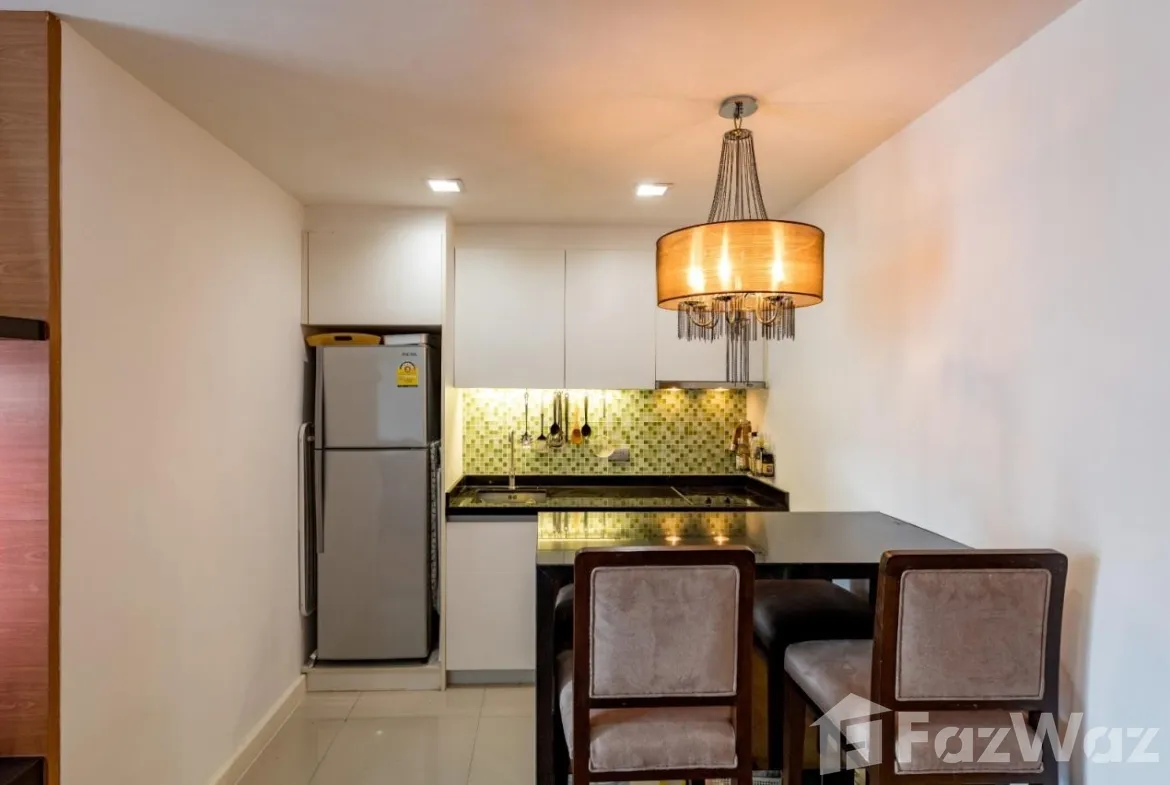 1-bedroom, 1-bathroom 38sqm condo at XVI The Sixteenth in Khlong Toei. For sale at 4.6M THB. Prime location near MRT. Contact us for details!