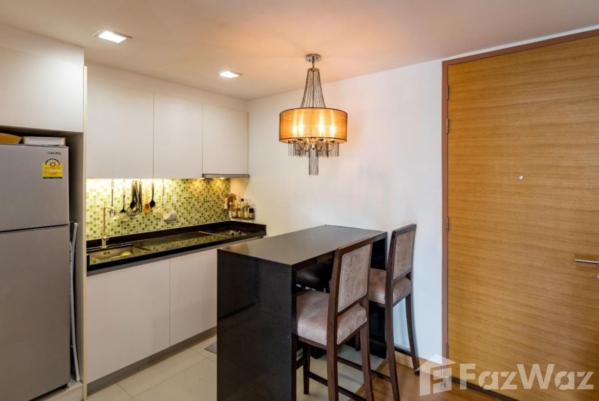 1-bedroom, 1-bathroom 38sqm condo at XVI The Sixteenth in Khlong Toei. For sale at 4.6M THB. Prime location near MRT. Contact us for details!