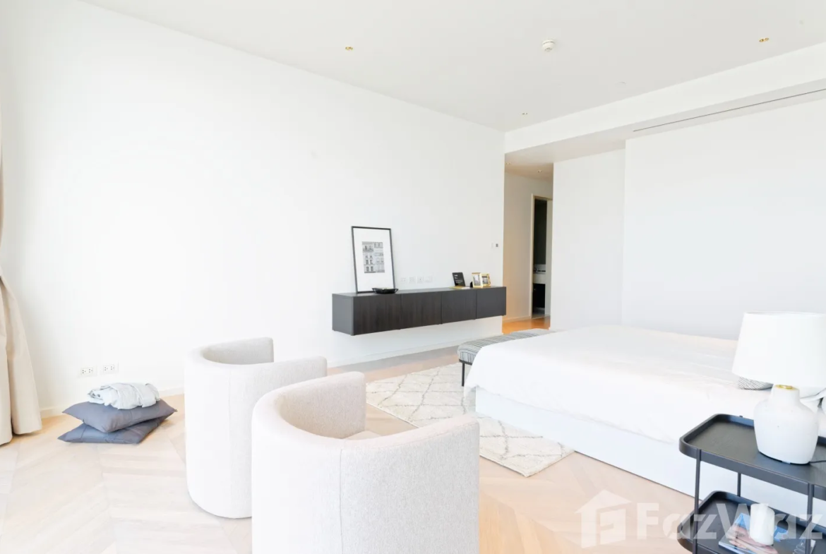 Luxury 3-bed, 3-bath, 194 sqm condo at Four Seasons Private Residences for sale at ฿110M. High-floor unit with stunning views. Contact us for a viewing!