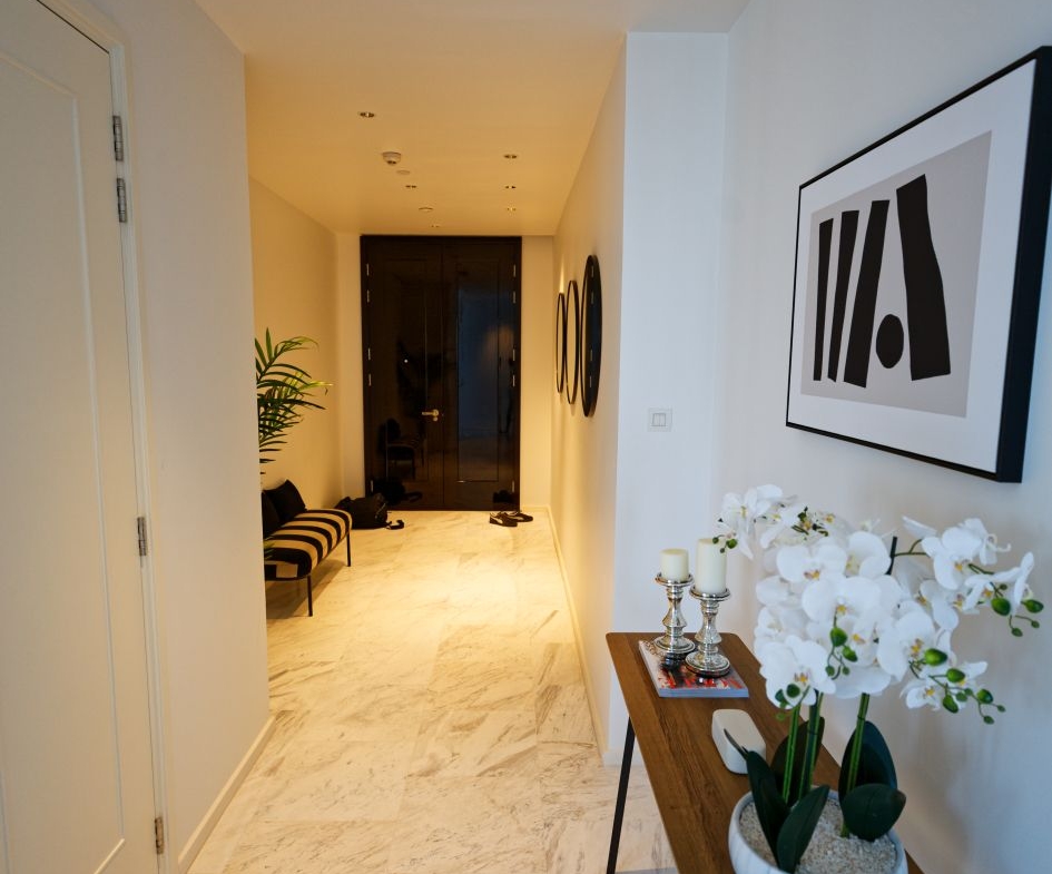 Luxury 3-bed, 3-bath, 194 sqm condo at Four Seasons Private Residences for sale at ฿110M. High-floor unit with stunning views. Contact us for a viewing!
