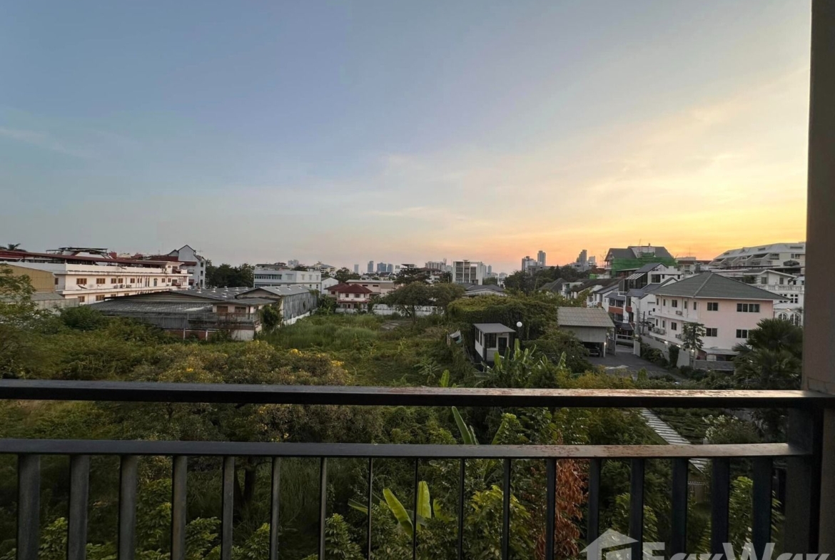 Modern 2-bed, 2-bath, 44.81 sqm condo at Condolette Pixel Sathorn for sale at ฿5.4M. Prime location near MRT Lumphini, fully furnished, and move-in ready.