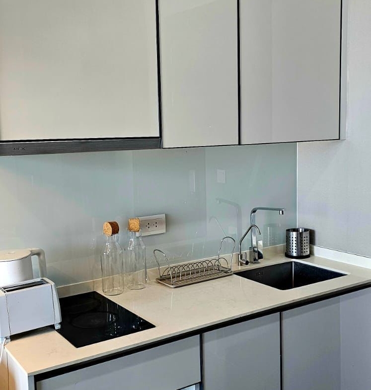 Modern 1-bed, 1-bath, 31 sqm condo at C Ekkamai for sale at ฿4.4M. Prime Ekkamai location with top-tier amenities, pool, gym, and easy access to BTS.