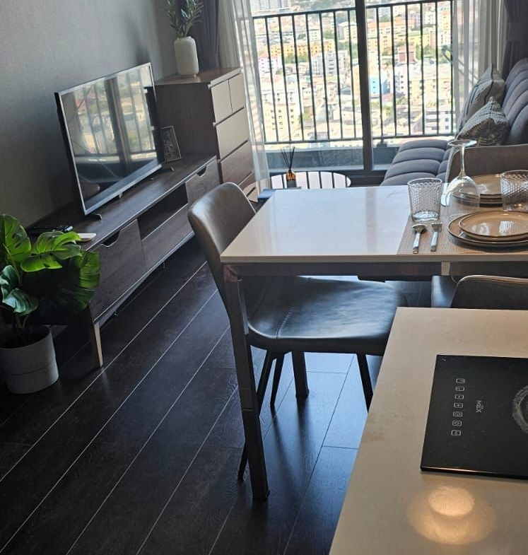 Modern 1-bed, 1-bath, 31 sqm condo at C Ekkamai for sale at ฿4.4M. Prime Ekkamai location with top-tier amenities, pool, gym, and easy access to BTS.