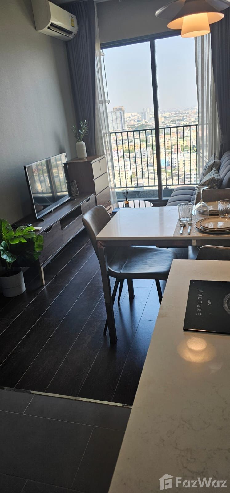 Modern 1-bed, 1-bath, 31 sqm condo at C Ekkamai for sale at ฿4.4M. Prime Ekkamai location with top-tier amenities, pool, gym, and easy access to BTS.
