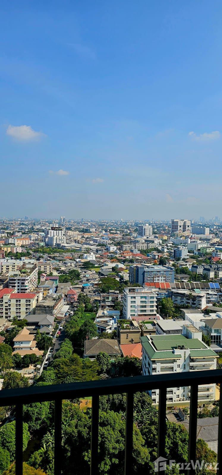 Modern 1-bed, 1-bath, 31 sqm condo at C Ekkamai for sale at ฿4.4M. Prime Ekkamai location with top-tier amenities, pool, gym, and easy access to BTS.