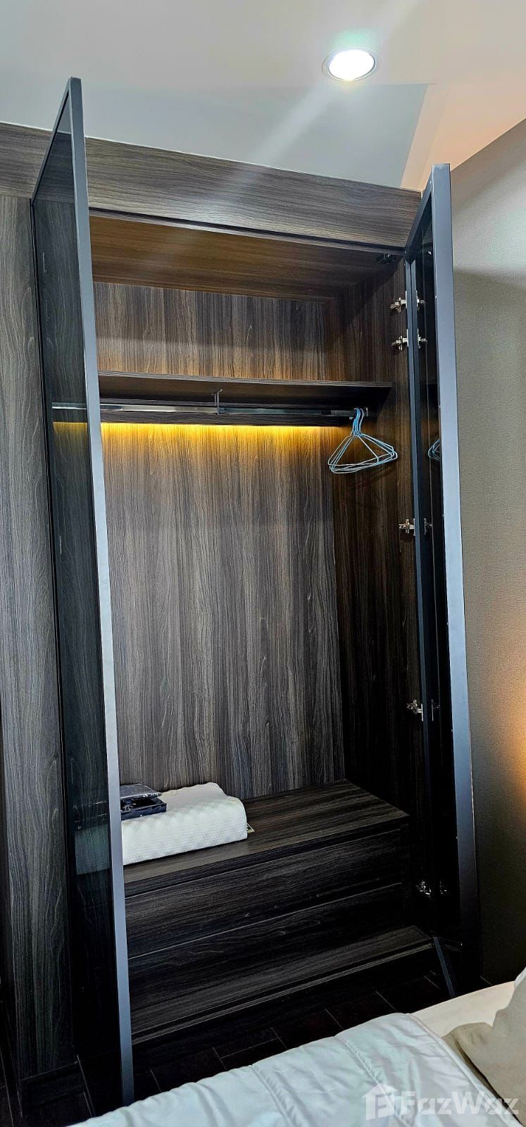Modern 1-bed, 1-bath, 31 sqm condo at C Ekkamai for sale at ฿4.4M. Prime Ekkamai location with top-tier amenities, pool, gym, and easy access to BTS.