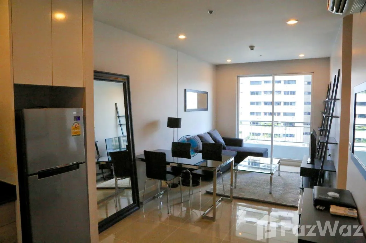 Spacious 1-Bedroom, 1-Bathroom condo at Circle Petchaburi. 47 sqm. For sale at 4,700,000 THB. Convenient location with premium amenities. Schedule a viewing today!
