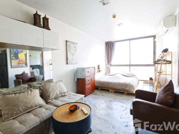 Modern studio, 1 bath, 28 sqm at XVI The Sixteenth Condominium for sale at ฿3.25M. Prime location near MRT Queen Sirikit, top-floor unit, and great amenities.