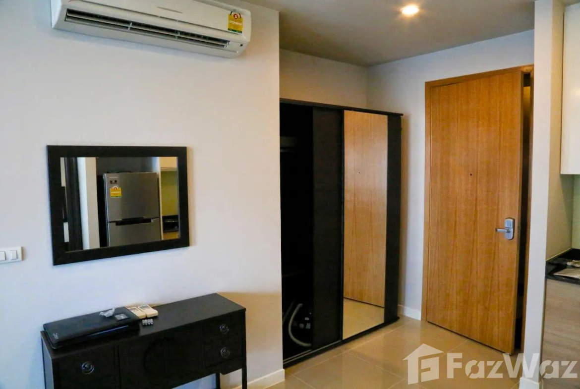 Spacious 1-Bedroom, 1-Bathroom condo at Circle Petchaburi. 47 sqm. For sale at 4,700,000 THB. Convenient location with premium amenities. Schedule a viewing today!