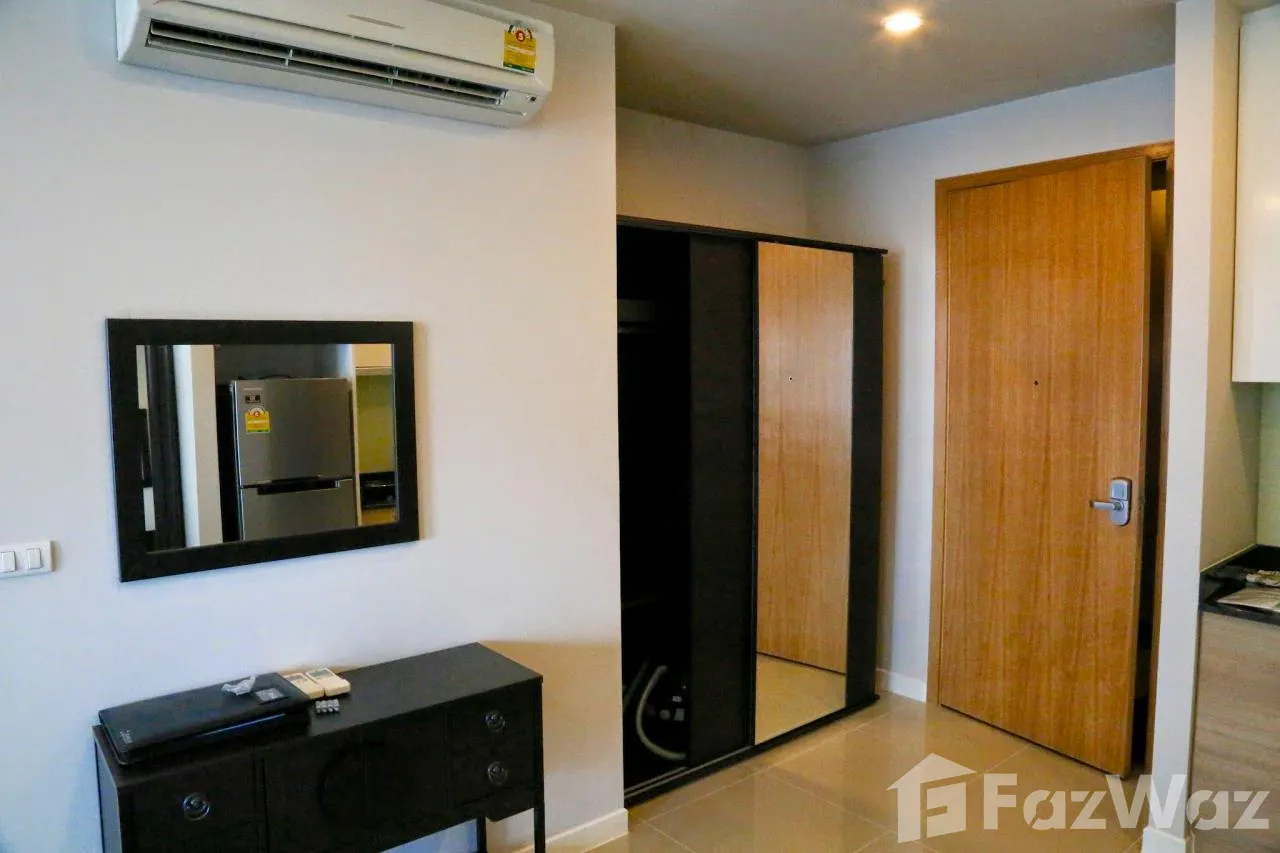 Spacious 1-Bedroom, 1-Bathroom condo at Circle Petchaburi. 47 sqm. For sale at 4,700,000 THB. Convenient location with premium amenities. Schedule a viewing today!