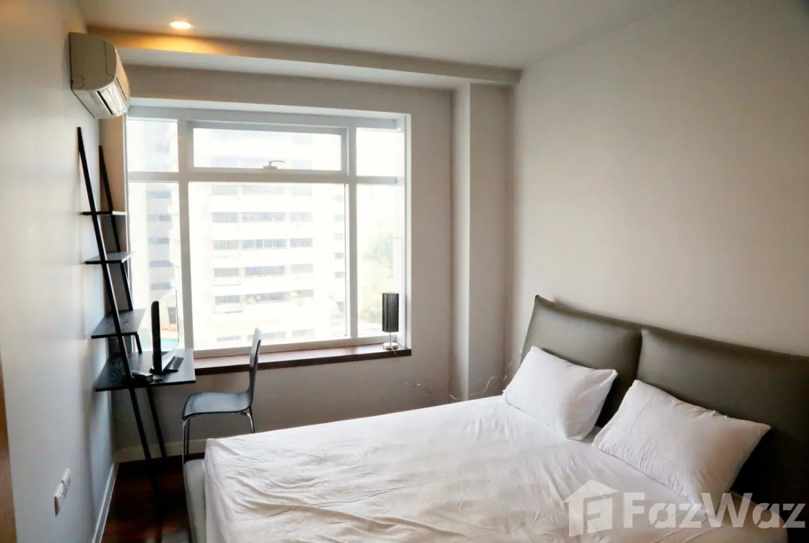 Spacious 1-Bedroom, 1-Bathroom condo at Circle Petchaburi. 47 sqm. For sale at 4,700,000 THB. Convenient location with premium amenities. Schedule a viewing today!