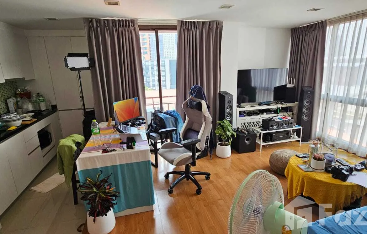 "1-Bedroom, 1-Bathroom condo at XVI The Sixteen, 43 sqm, for sale at ฿4.6M. Prime location, fully furnished, and 300m from Queen Sirikit MRT. A must-see!"