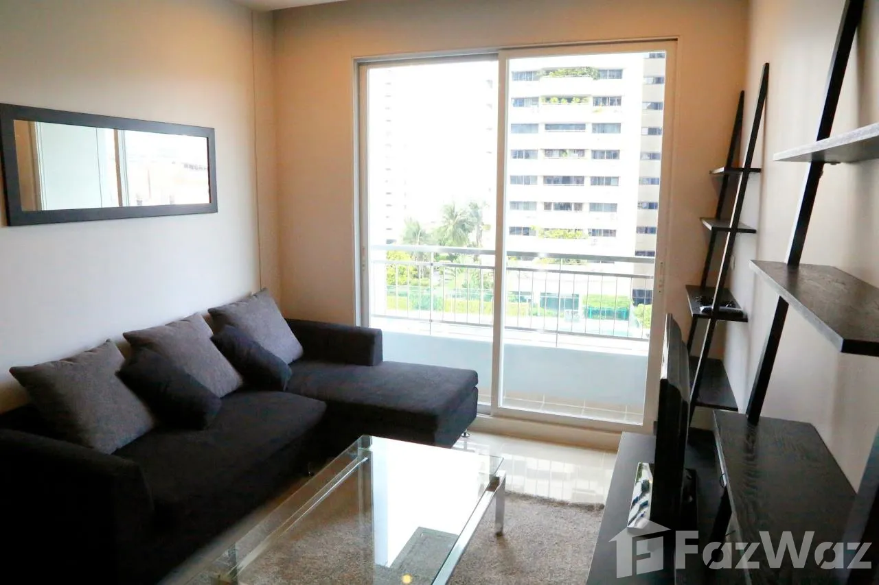 Spacious 1-Bedroom, 1-Bathroom condo at Circle Petchaburi. 47 sqm. For sale at 4,700,000 THB. Convenient location with premium amenities. Schedule a viewing today!