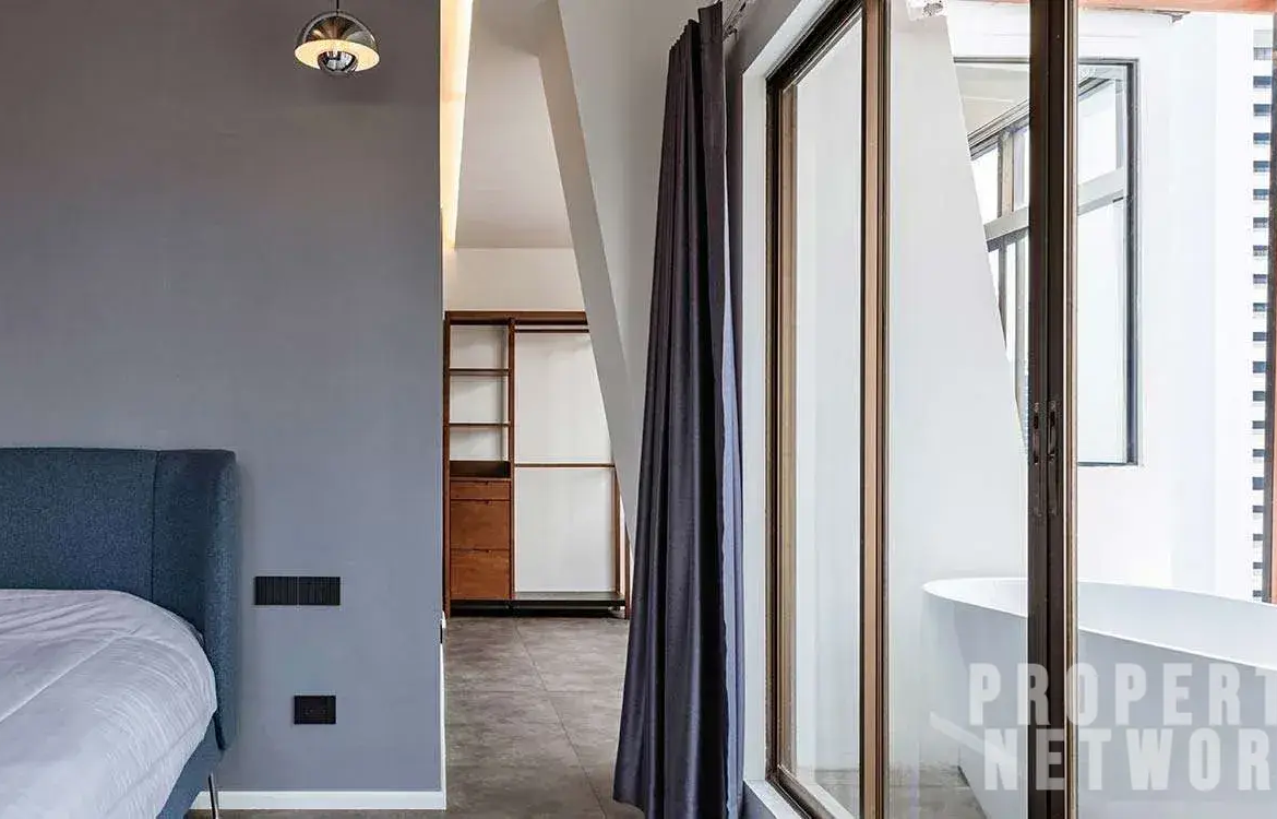 1-Bed, 2-Bath, 129 sqm Condo for Sale at Diamond Tower, Bang Rak, Bangkok – 16,900,000 THB, Near BTS Chong Nonsi Station