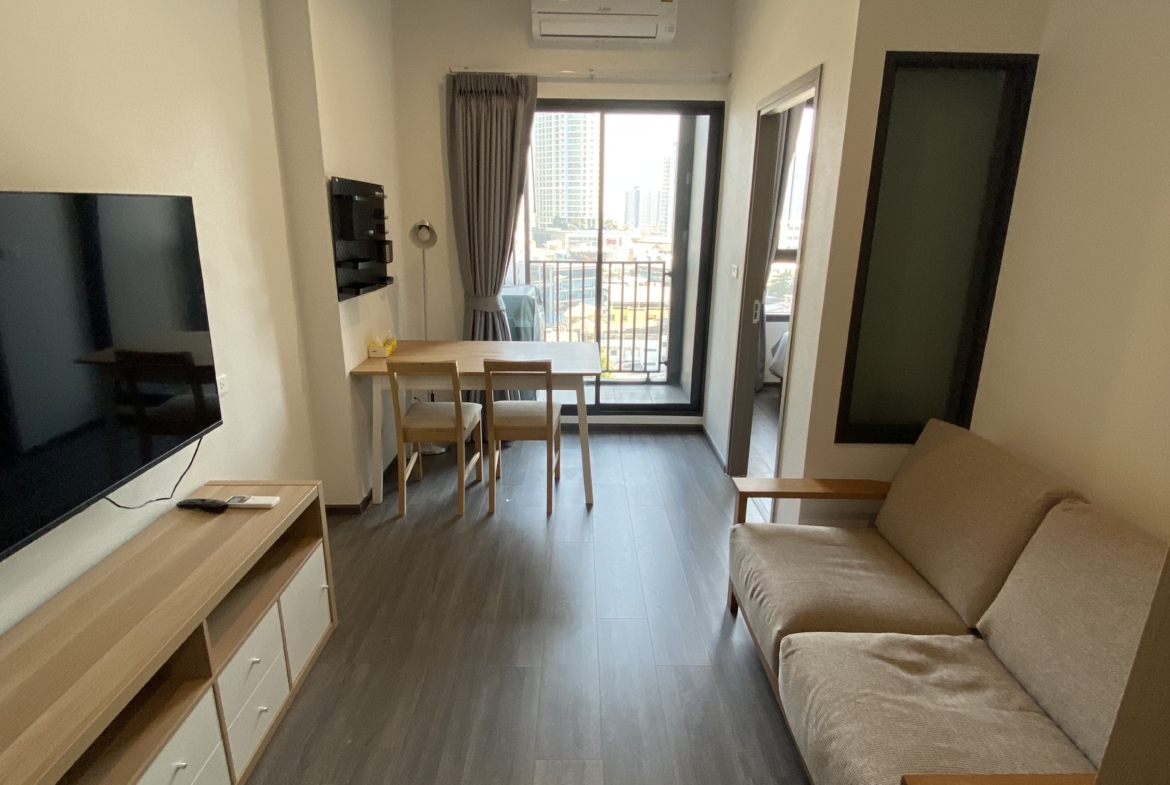 Fully furnished 1-bed 1-bath 35 sqm condo at Ideo Sukhumvit Rama 4 for rent at THB 24,000/month. Prime location near Phra Khanong BTS.