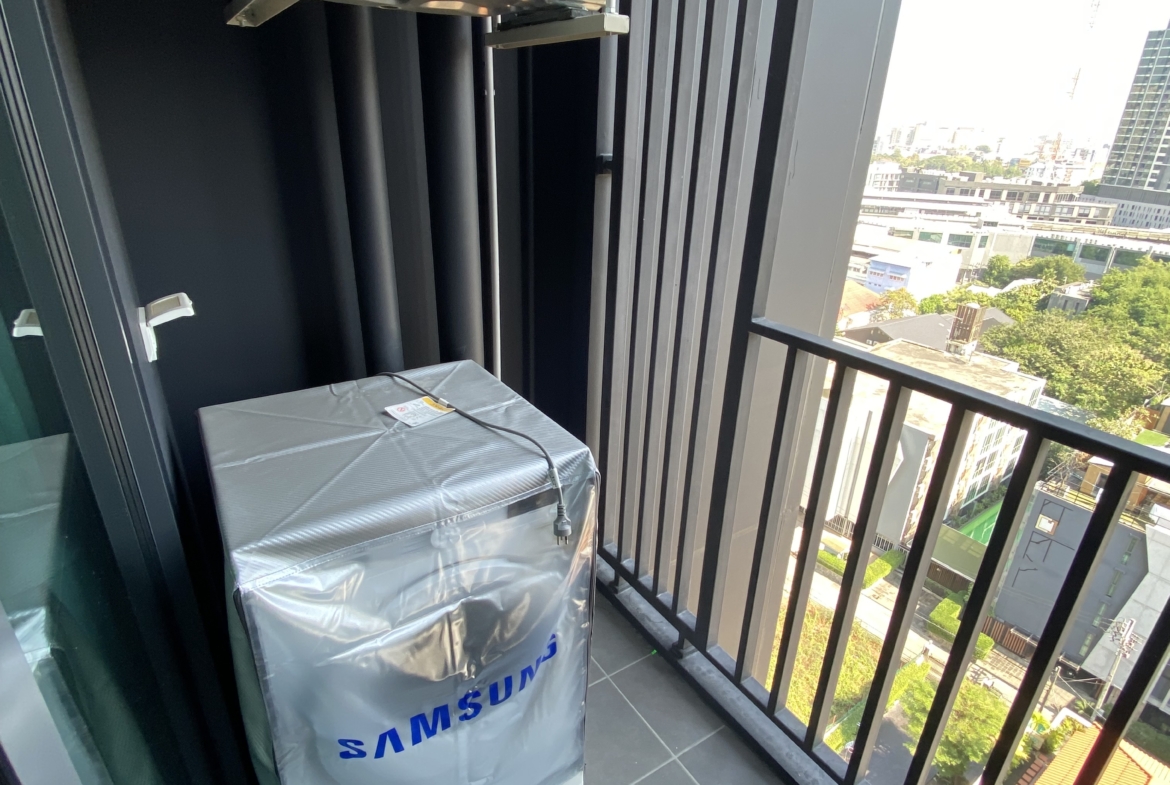 Fully furnished 1-bed 1-bath 35 sqm condo at Ideo Sukhumvit Rama 4 for rent at THB 24,000/month. Prime location near Phra Khanong BTS.
