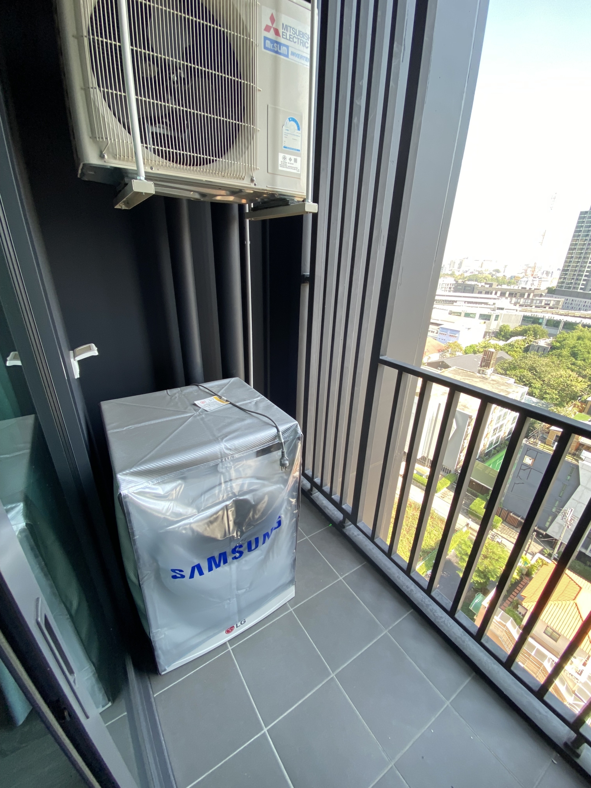 Fully furnished 1-bed 1-bath 35 sqm condo at Ideo Sukhumvit Rama 4 for rent at THB 24,000/month. Prime location near Phra Khanong BTS.