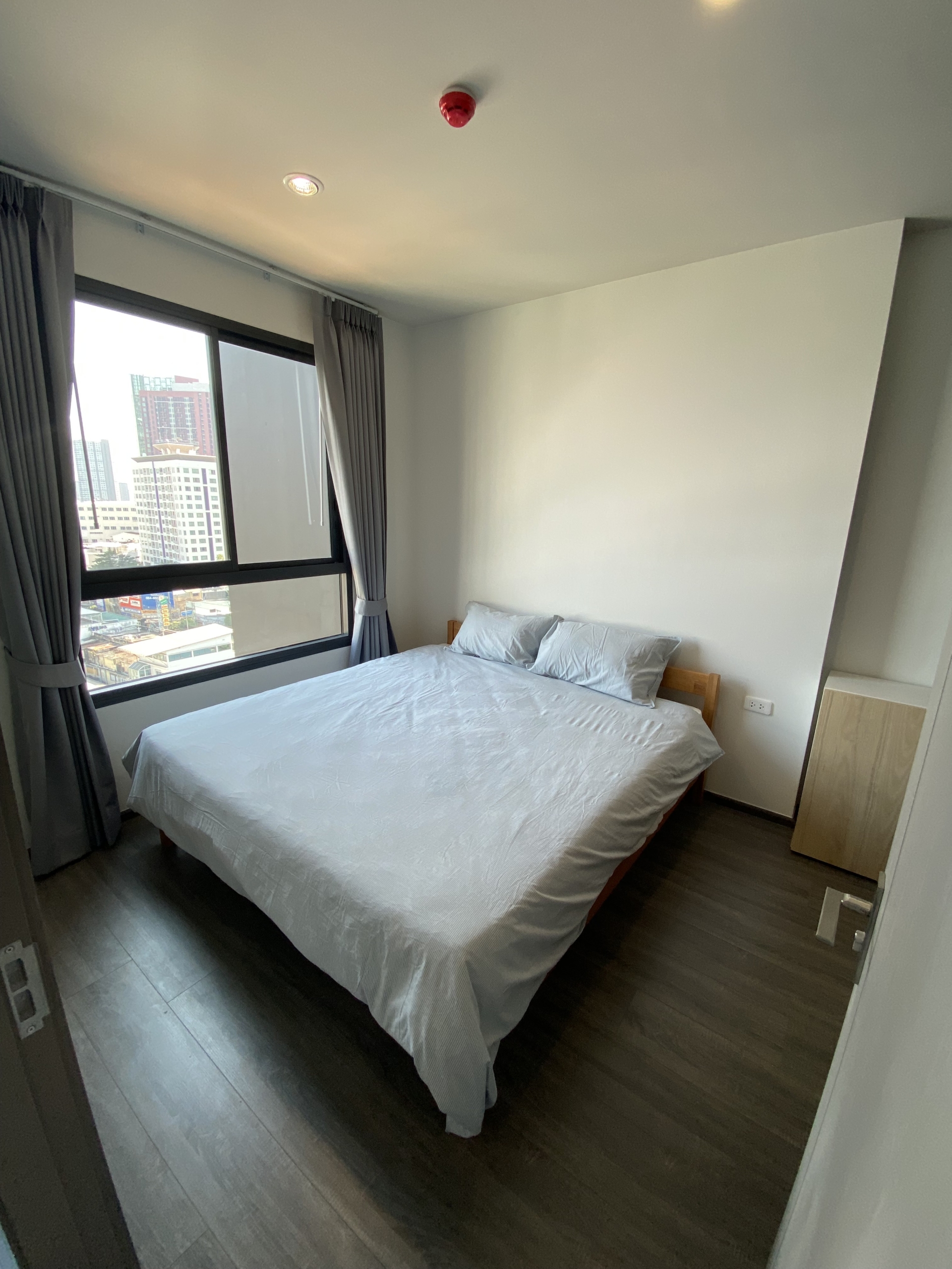 Fully furnished 1-bed 1-bath 35 sqm condo at Ideo Sukhumvit Rama 4 for rent at THB 24,000/month. Prime location near Phra Khanong BTS.
