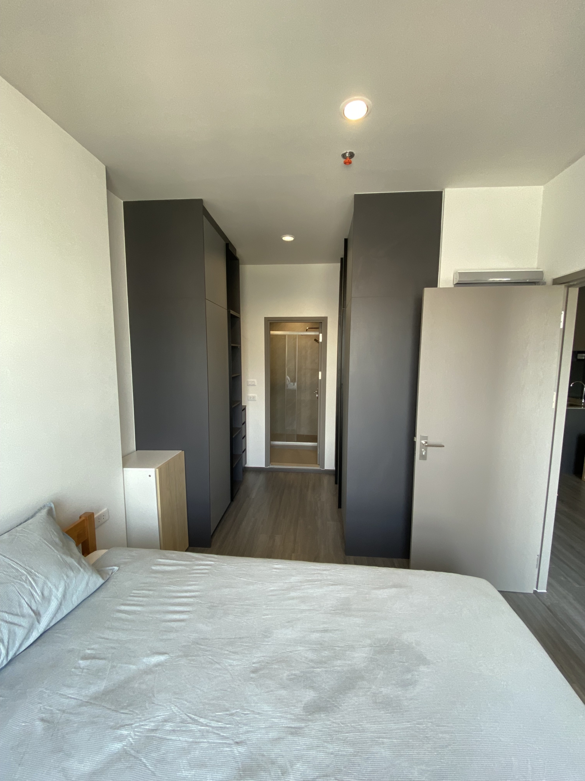 Fully furnished 1-bed 1-bath 35 sqm condo at Ideo Sukhumvit Rama 4 for rent at THB 24,000/month. Prime location near Phra Khanong BTS.