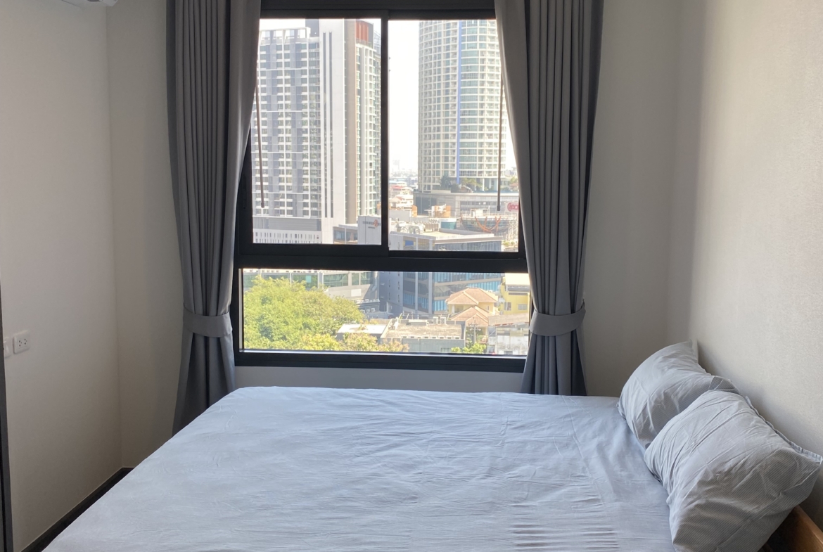 Fully furnished 1-bed 1-bath 35 sqm condo at Ideo Sukhumvit Rama 4 for rent at THB 24,000/month. Prime location near Phra Khanong BTS.