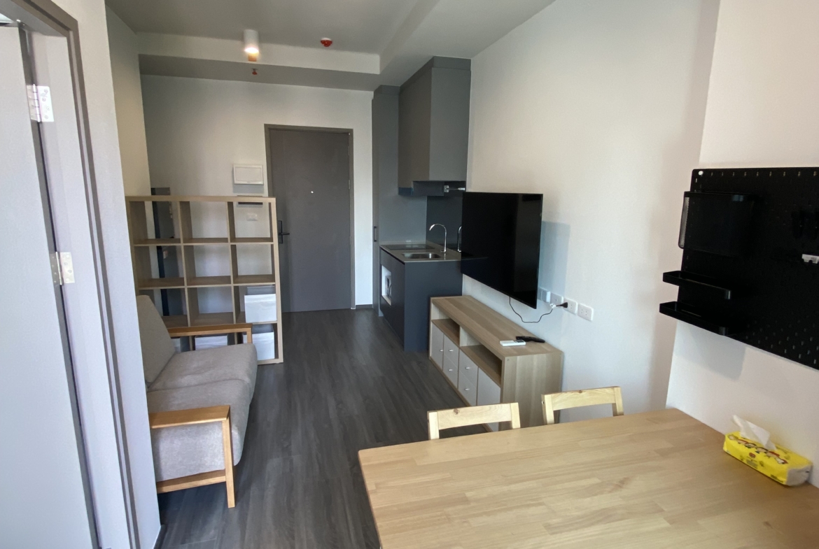 Fully furnished 1-bed 1-bath 35 sqm condo at Ideo Sukhumvit Rama 4 for rent at THB 24,000/month. Prime location near Phra Khanong BTS.