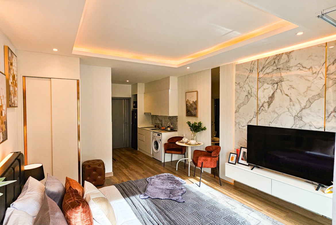 Luxury studio 30.15 SQM at Siam Oriental Oasis for sale 4.11M THB. Prime Pratumnak Hill location, pool, sauna, gym. Great for living or investment!
