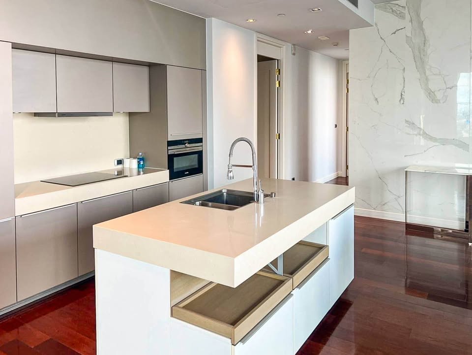 Spacious living area of luxury 3-bedroom condo at Marque Sukhumvit 39 with panoramic city view and high-end interior design