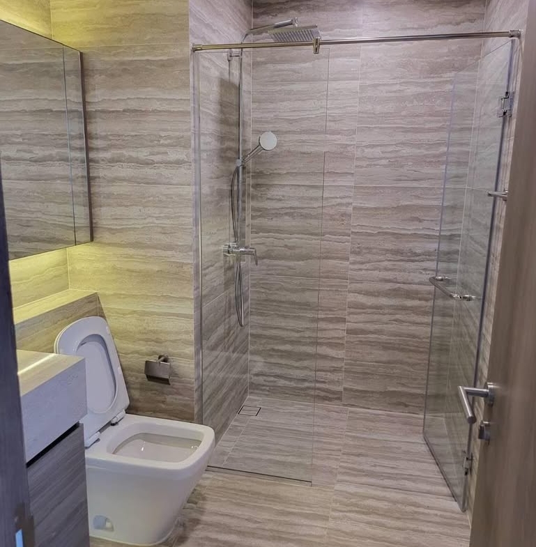 2-Bedroom, 2-Bathroom Duplex Condo for Rent at Celes Asoke, 91 sqm, ฿95,000/month, Fully Furnished, Near Sukhumvit MRT, Luxury Living in Sukhumvit 21, Available February 2025.