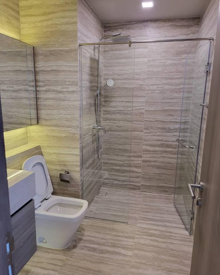 2-Bedroom, 2-Bathroom Duplex Condo for Rent at Celes Asoke, 91 sqm, ฿95,000/month, Fully Furnished, Near Sukhumvit MRT, Luxury Living in Sukhumvit 21, Available February 2025.