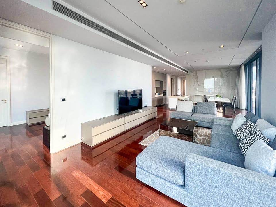 Spacious living area of luxury 3-bedroom condo at Marque Sukhumvit 39 with panoramic city view and high-end interior design