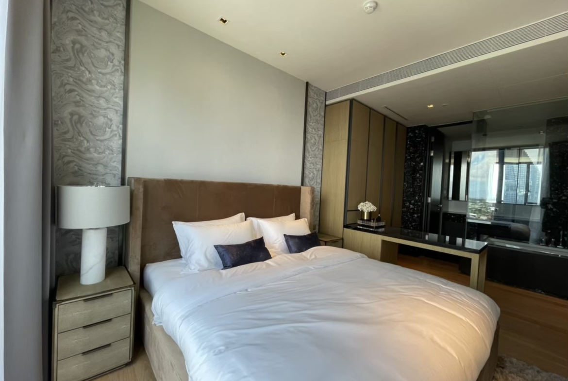 Luxury 1-bedroom condo at BEATNIQ Sukhumvit 32, 58 sqm, fully furnished with Italian furniture, near BTS Thong Lo. Rent 68,000 THB/month.