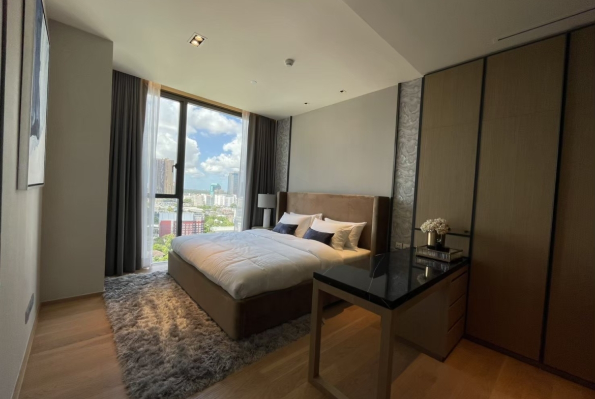 Luxury 1-bedroom condo at BEATNIQ Sukhumvit 32, 58 sqm, fully furnished with Italian furniture, near BTS Thong Lo. Rent 68,000 THB/month.