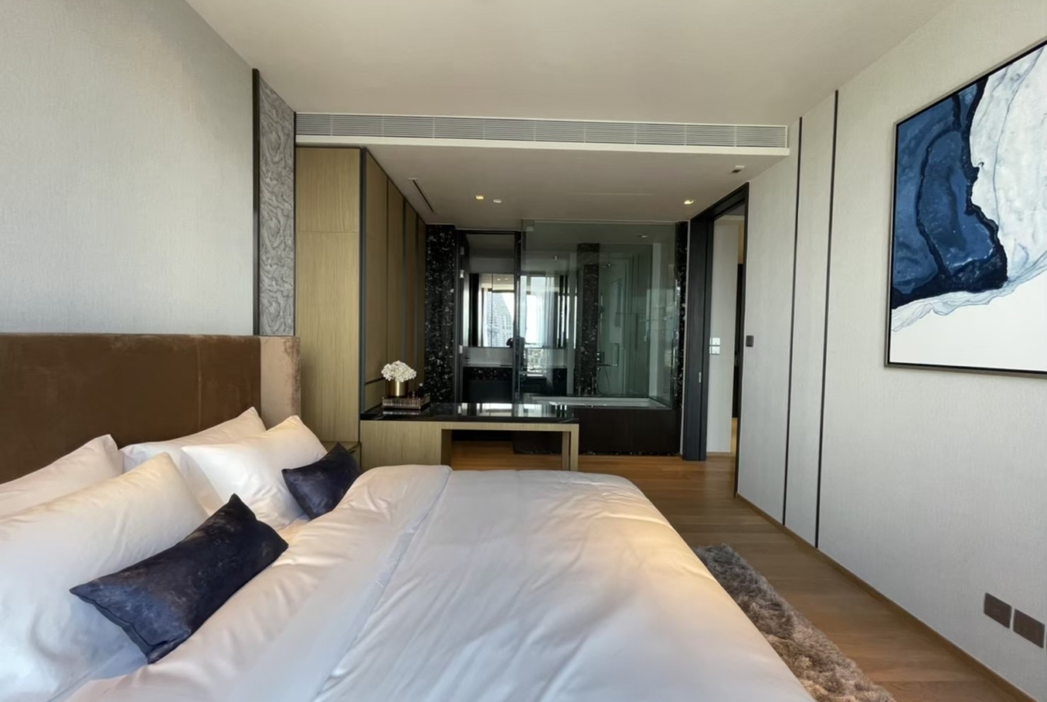 Luxury 1-bedroom condo at BEATNIQ Sukhumvit 32, 58 sqm, fully furnished with Italian furniture, near BTS Thong Lo. Rent 68,000 THB/month.